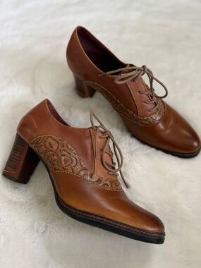 Women's Brown Lace-Up Ankle Booties